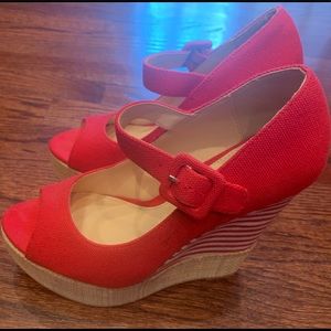 Red, open-toe, red stripe wedge